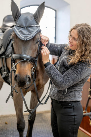 Horse Guard Villa Hut